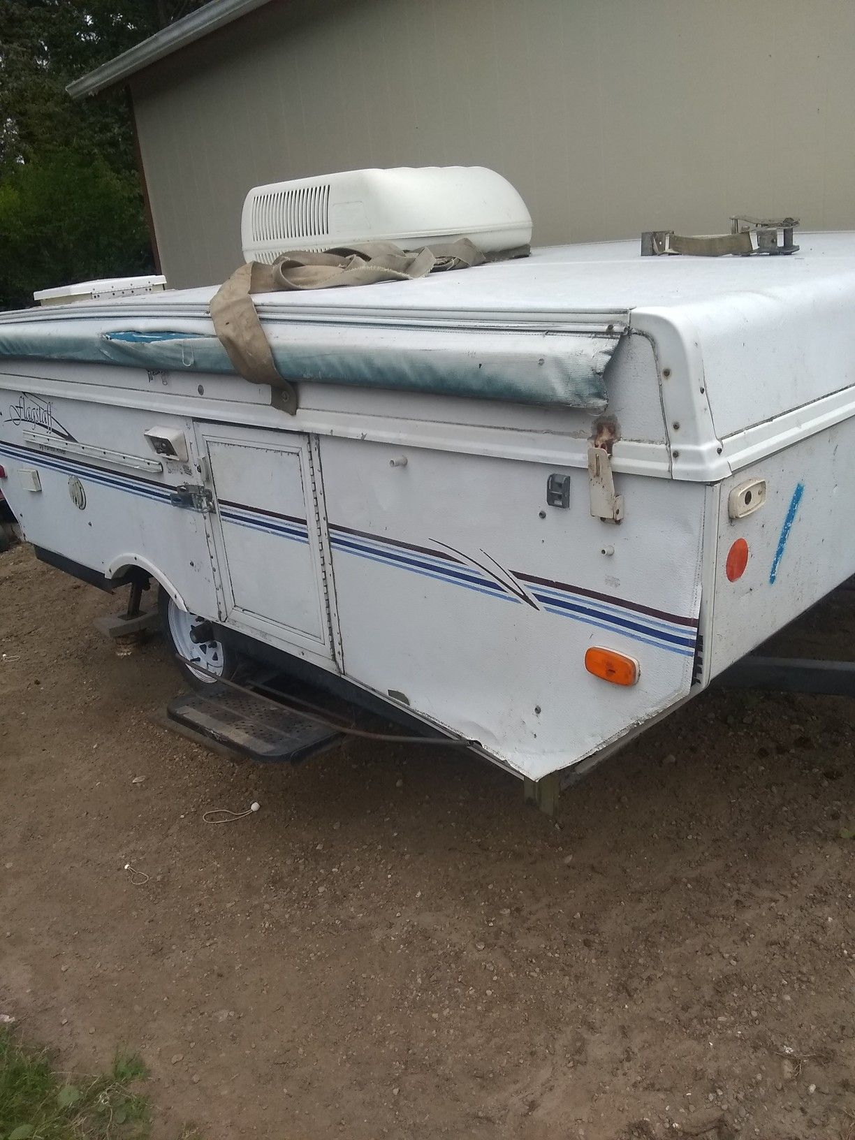 Tent trailer
