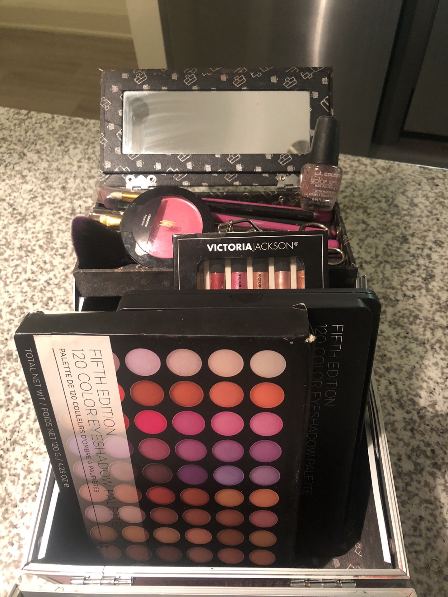 Make Up Box With Free Eyeshadow Pallets, Brushes And More!