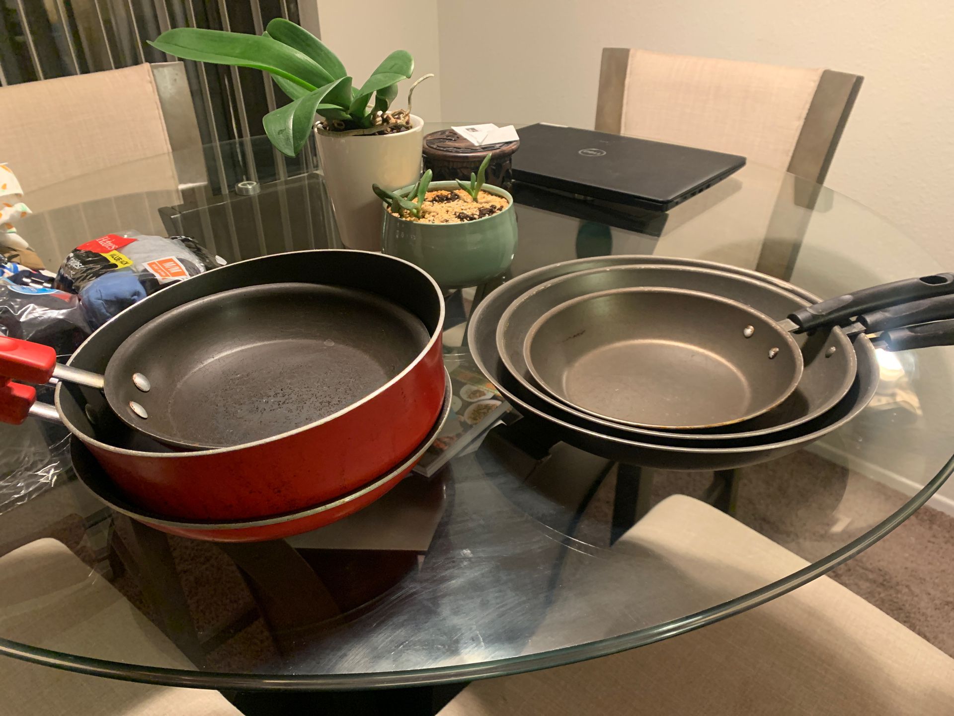 3 Rachel Ray Pans/Skillets and 3 Black Pans/Skillets