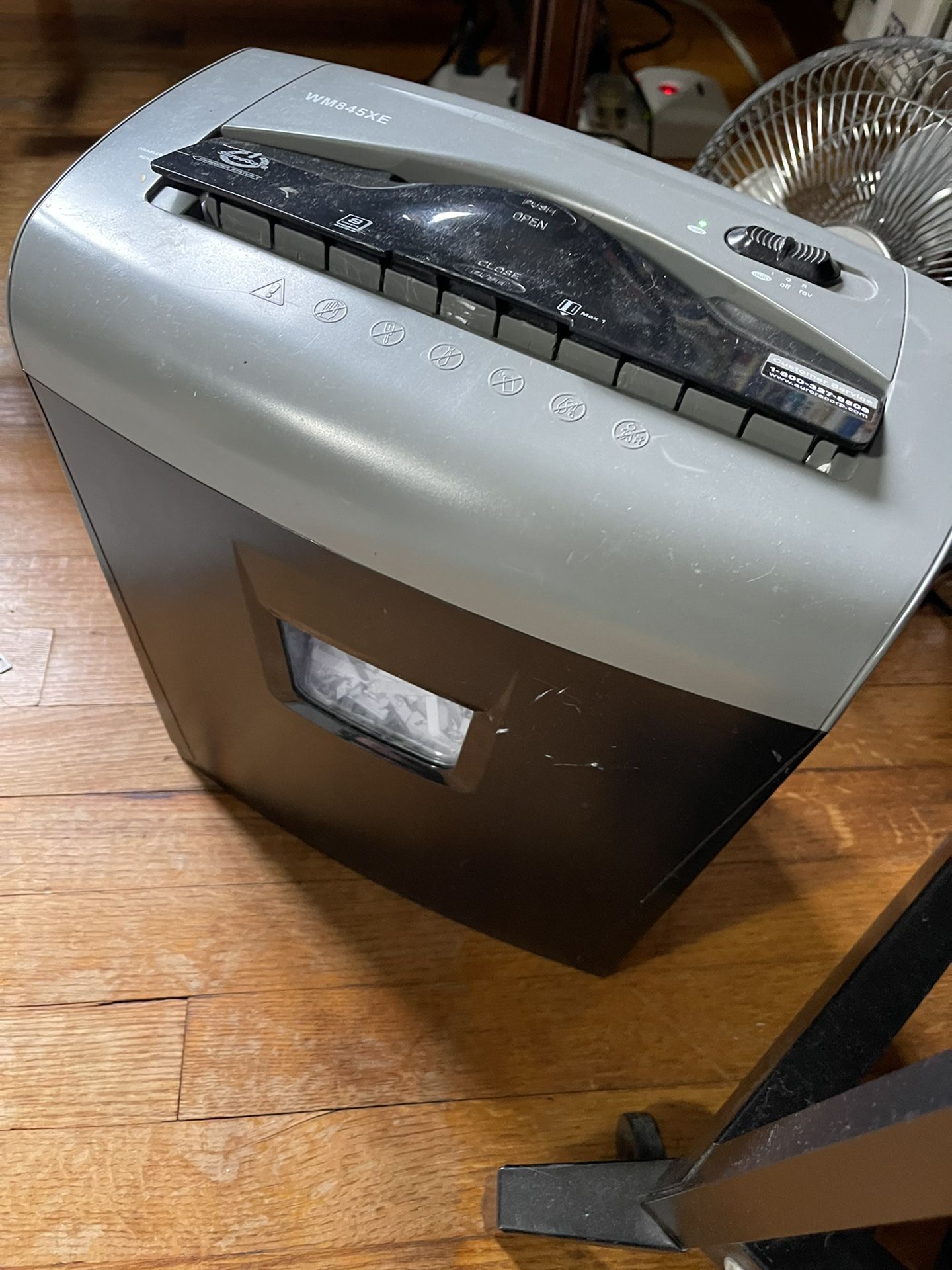 Medium sized Staples paper shredder for sale