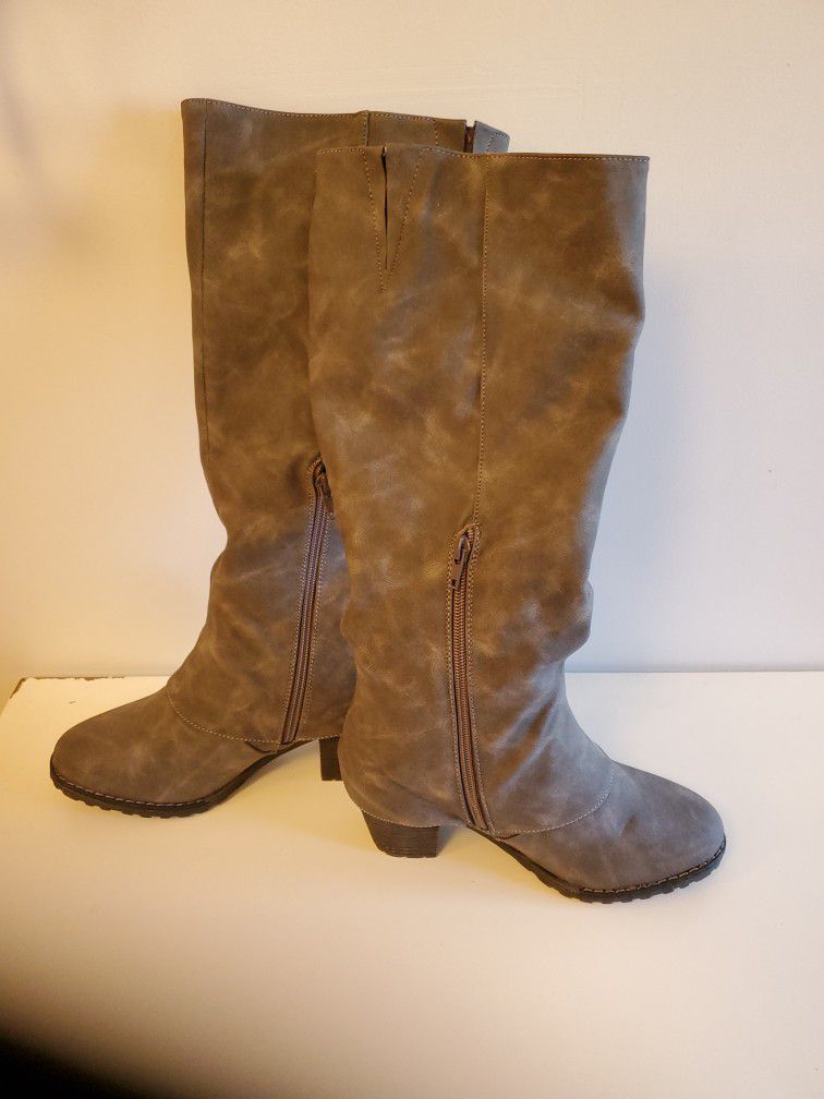 Never Worn Muk Luk Brand Women's Gray Boots, 2.5 Inch Heel. Porch Pick-up, Or I Can Deliver In Butte. 