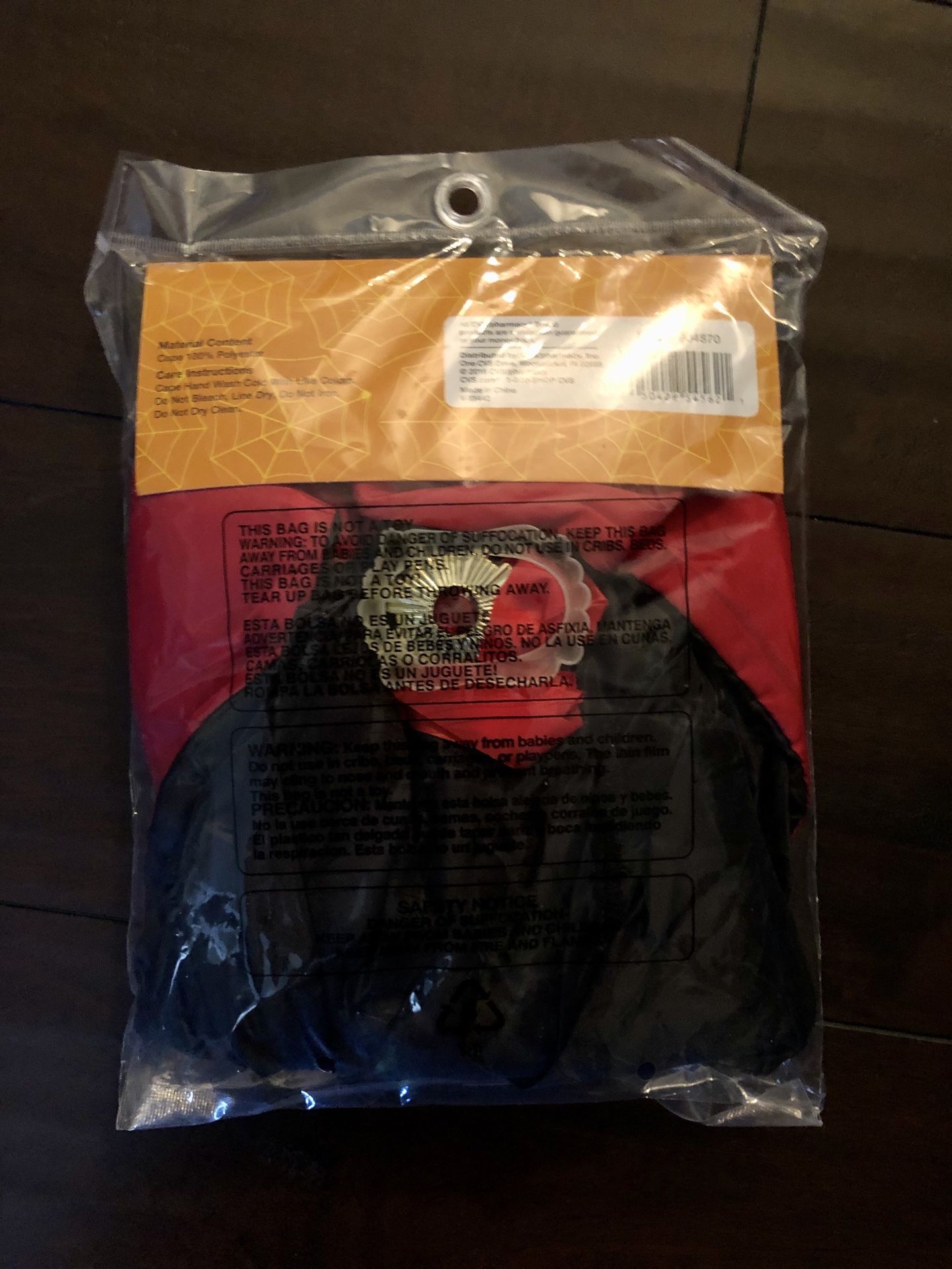Brand New Halloween Vampire kit—Cape, Teeth and Medallion