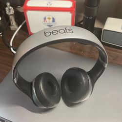 Beats Solo Wireless Headphones Thumbnail