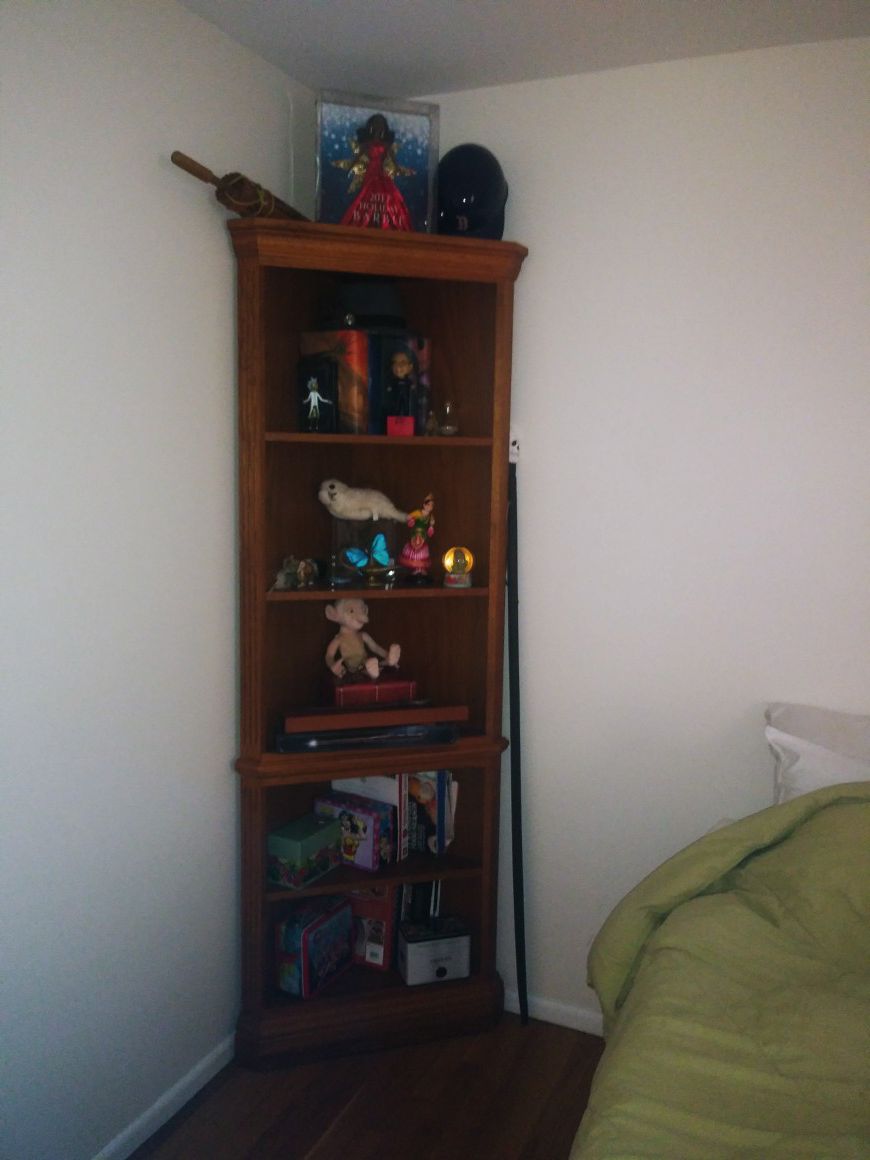 Corner shelf