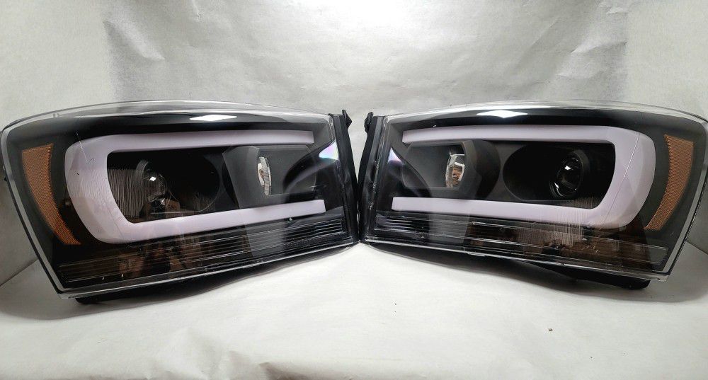 Headlights For 06-09 Dodge Ram LED DRL+Chasing Signal Lamp Projector