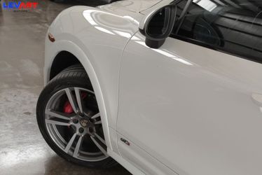 2013 Porsche Cayenne Thumbnail