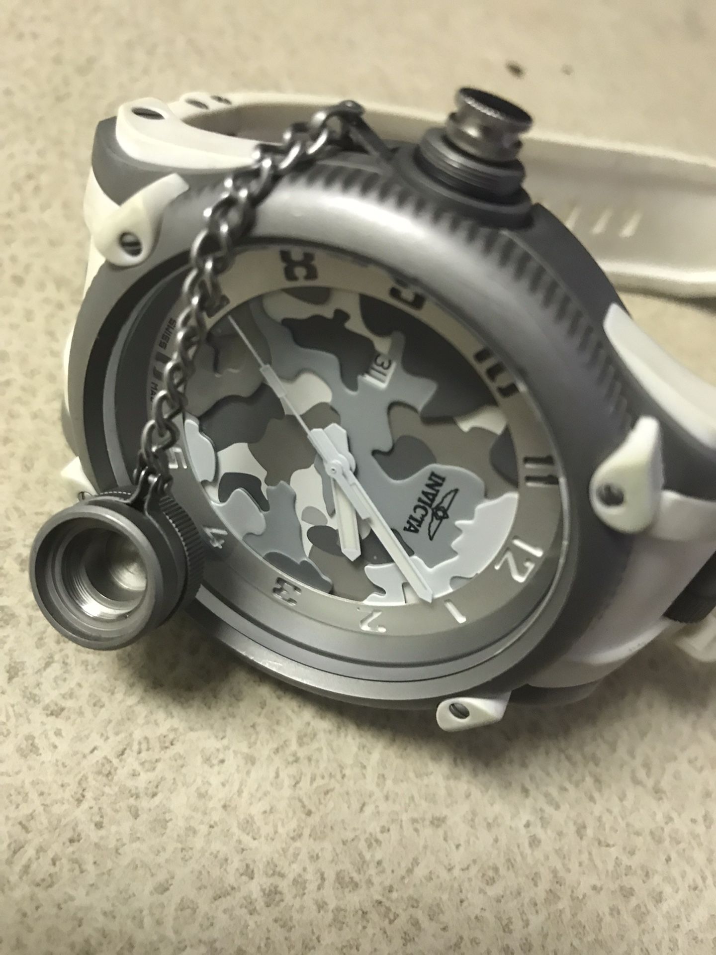Invicta White Siberian Tiger Model 1200