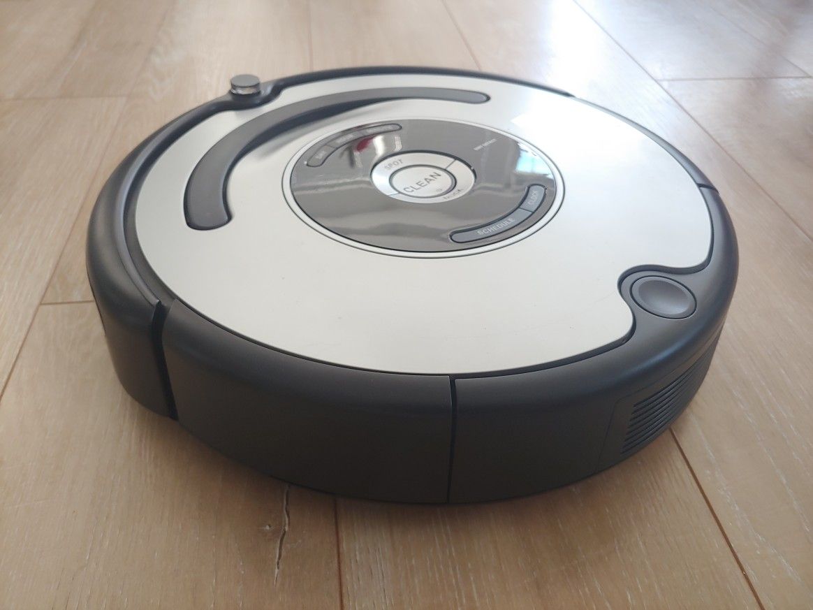 IRobot Roomba 677 Vacuum