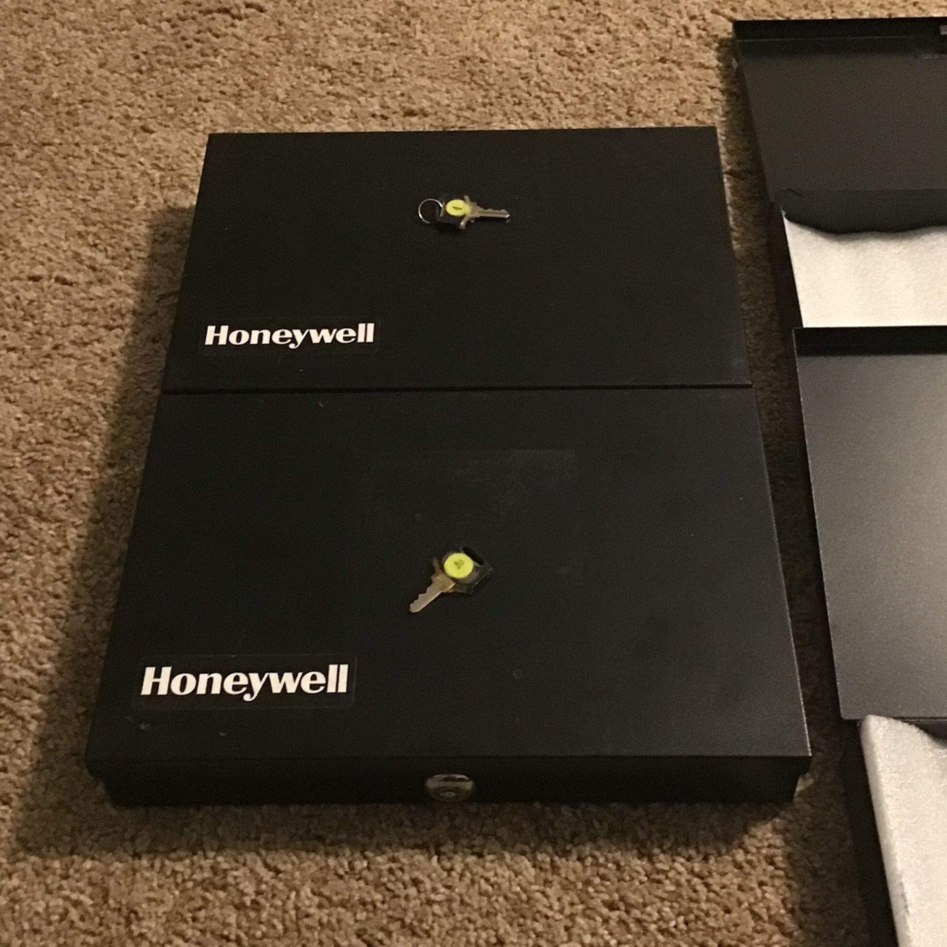Slim Honeywell Lockbox Safe With Key Have 4 Read Description