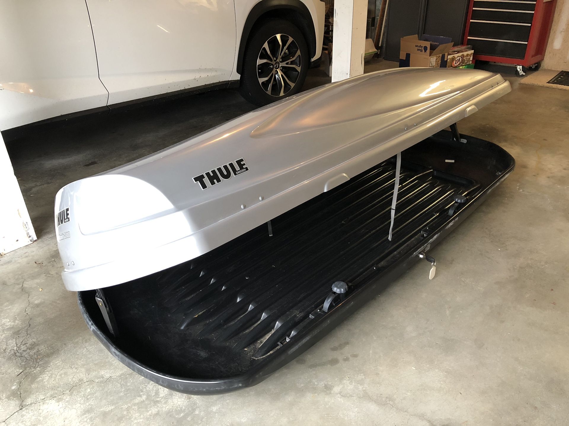 Thule Atlantis 2100 Cargo Box and Thule MultiLift Storage Sling for