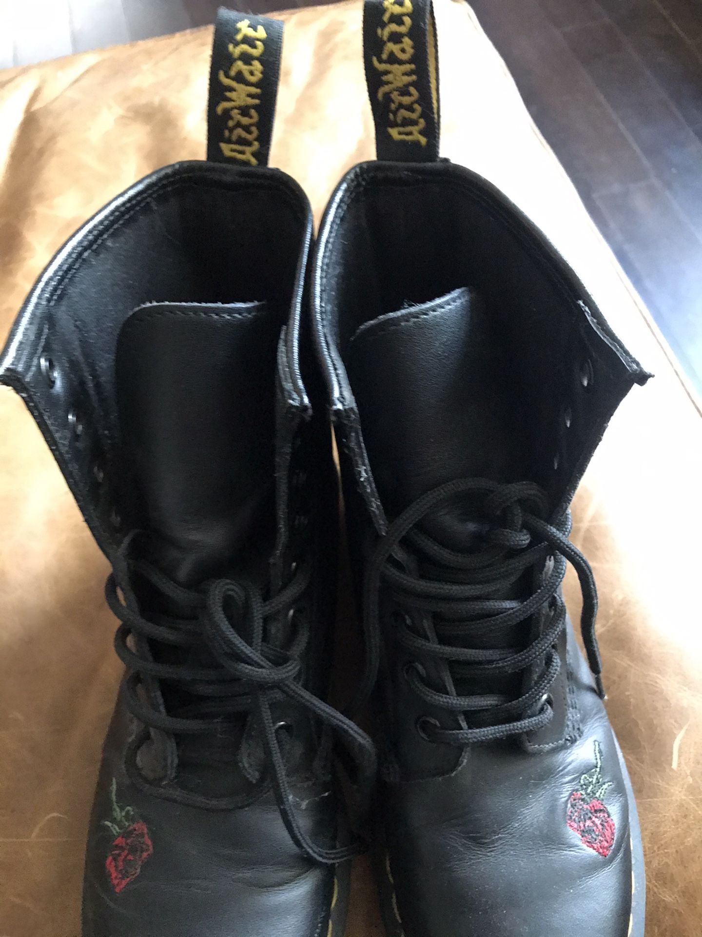 Dr Marten 8 Eye Vonda Black Floral Boots 8