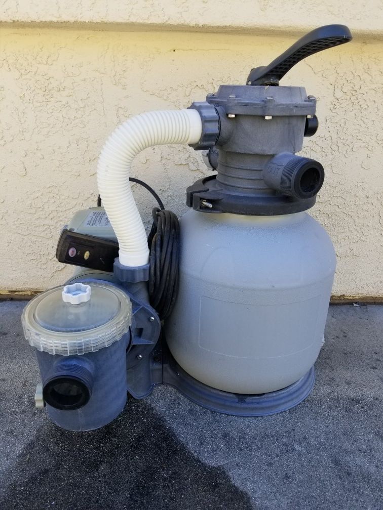 Intex sand filter model SF80110 and pool chemicals for Sale in Alpine
