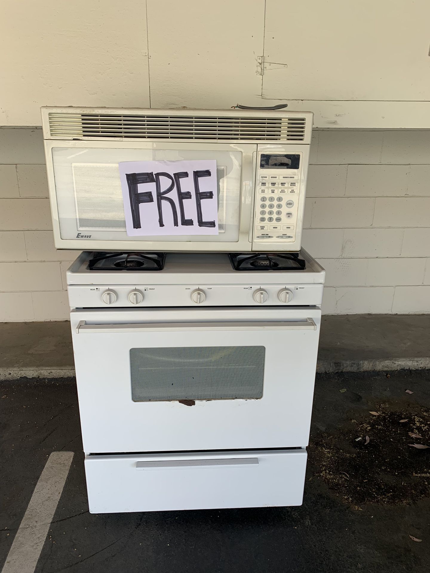 Free stove and microwave 