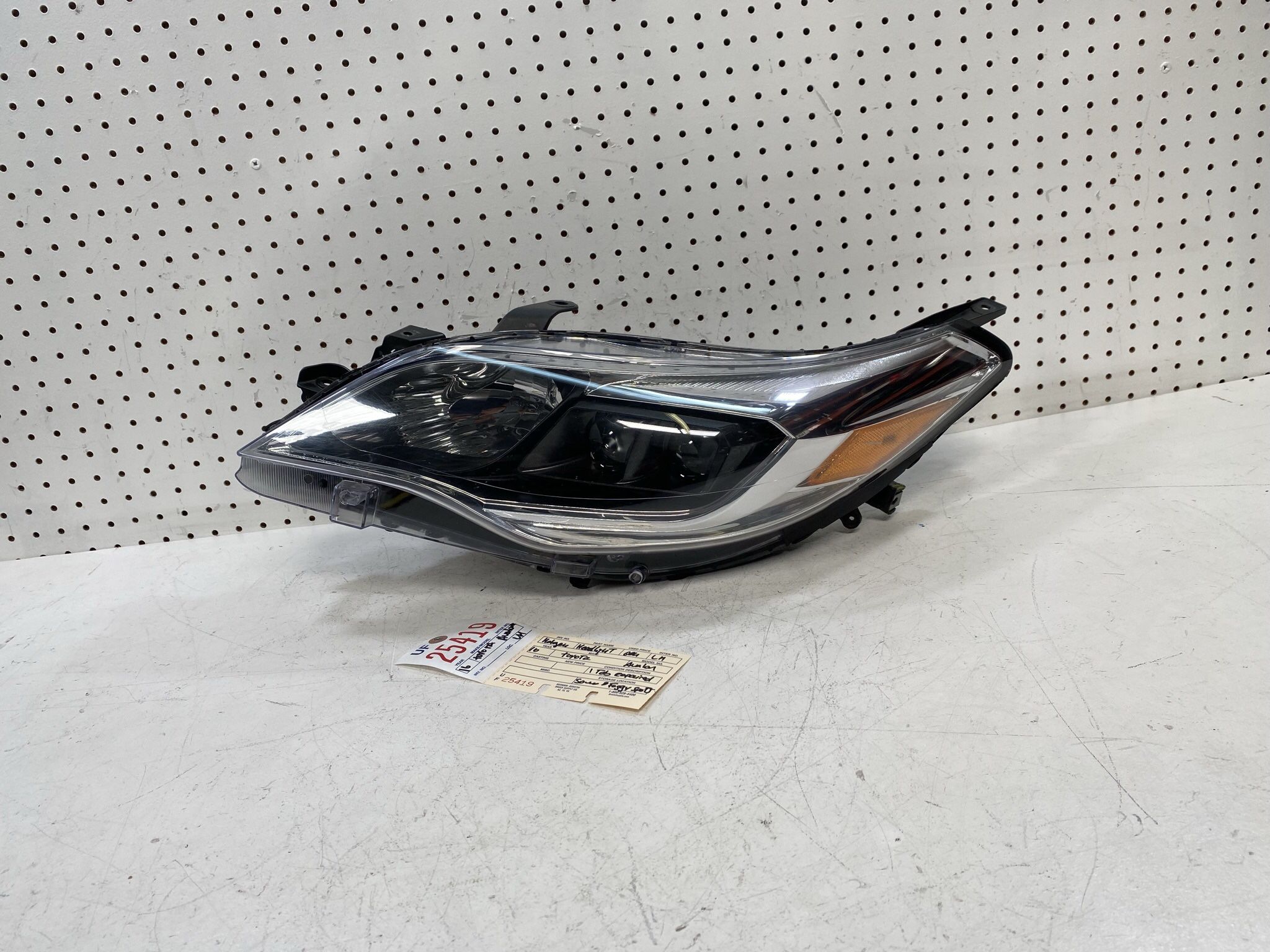 2013 2016 TOYOTA AVALON LEFT SIDE HEADLIGHT LAMP OEM