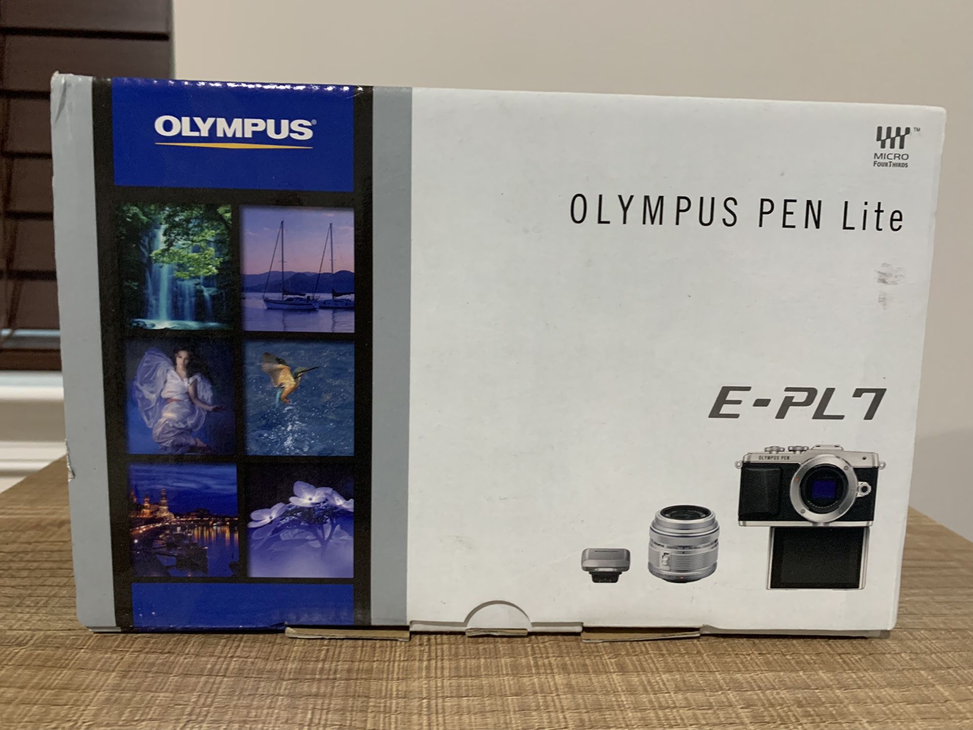Olympus Pen Lite E-PL7 (Camera Bundle)