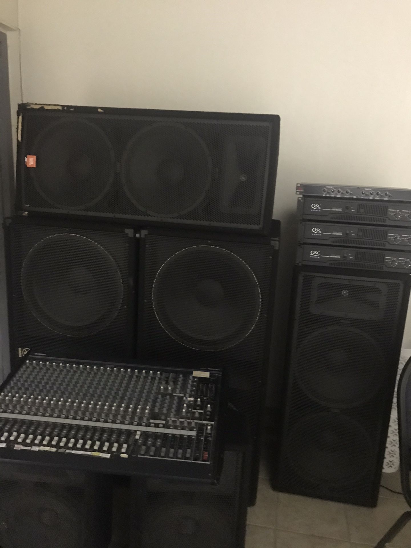 speaker set mixer amplifiers and monitors