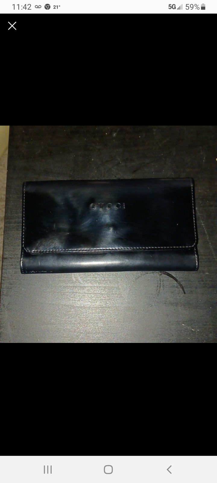 Vintage Gucci magnetic closer wallet. authentic. 