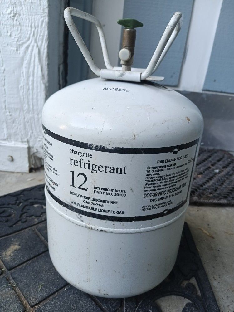 R12. 30 Lb Bottle