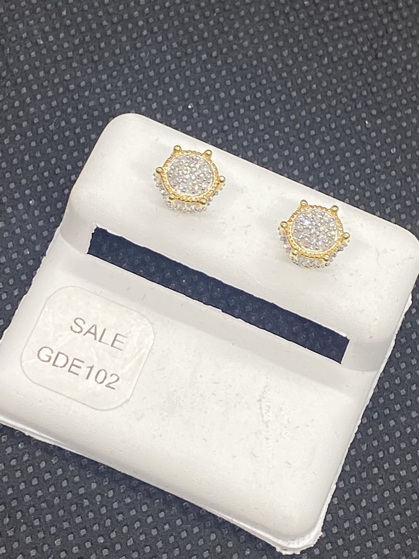 10KT GOLD AND DIAMOND EARRINGS OF 0.25 CTW AVAILABLE ON SPECIAL SALE 