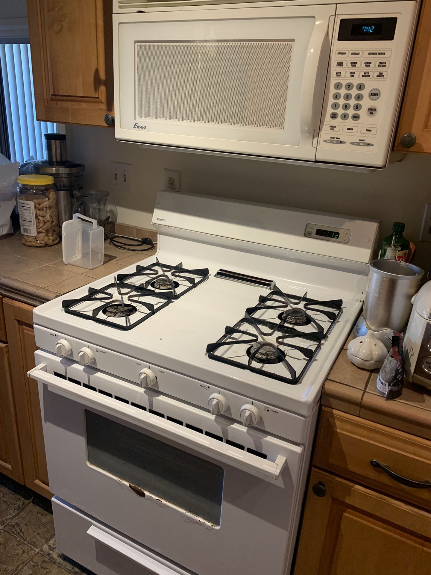 Free stove and microwave 