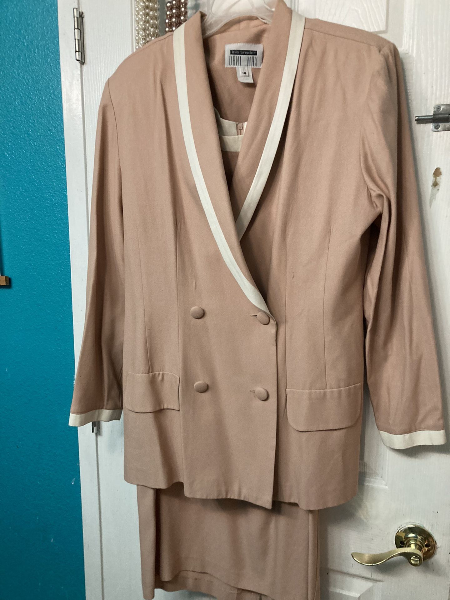 Lois Snyder Dani max Pink Dress Suit