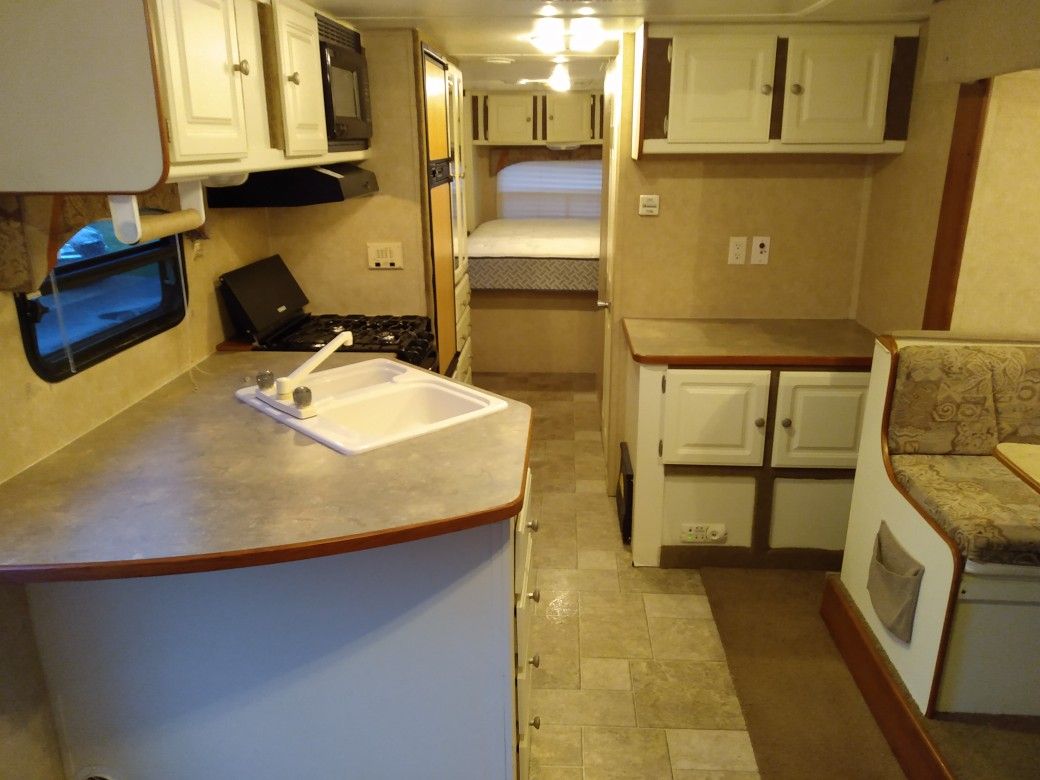 2006 Gulfstream By Gulfbreeze 28ft With Slide Out In Great Condition