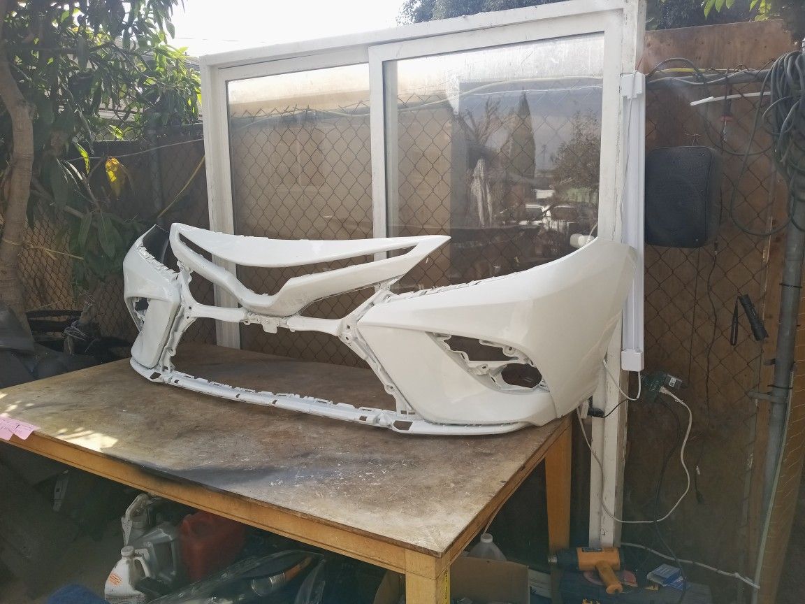 2018-2020 Toyota Camry Front Bumper OEM