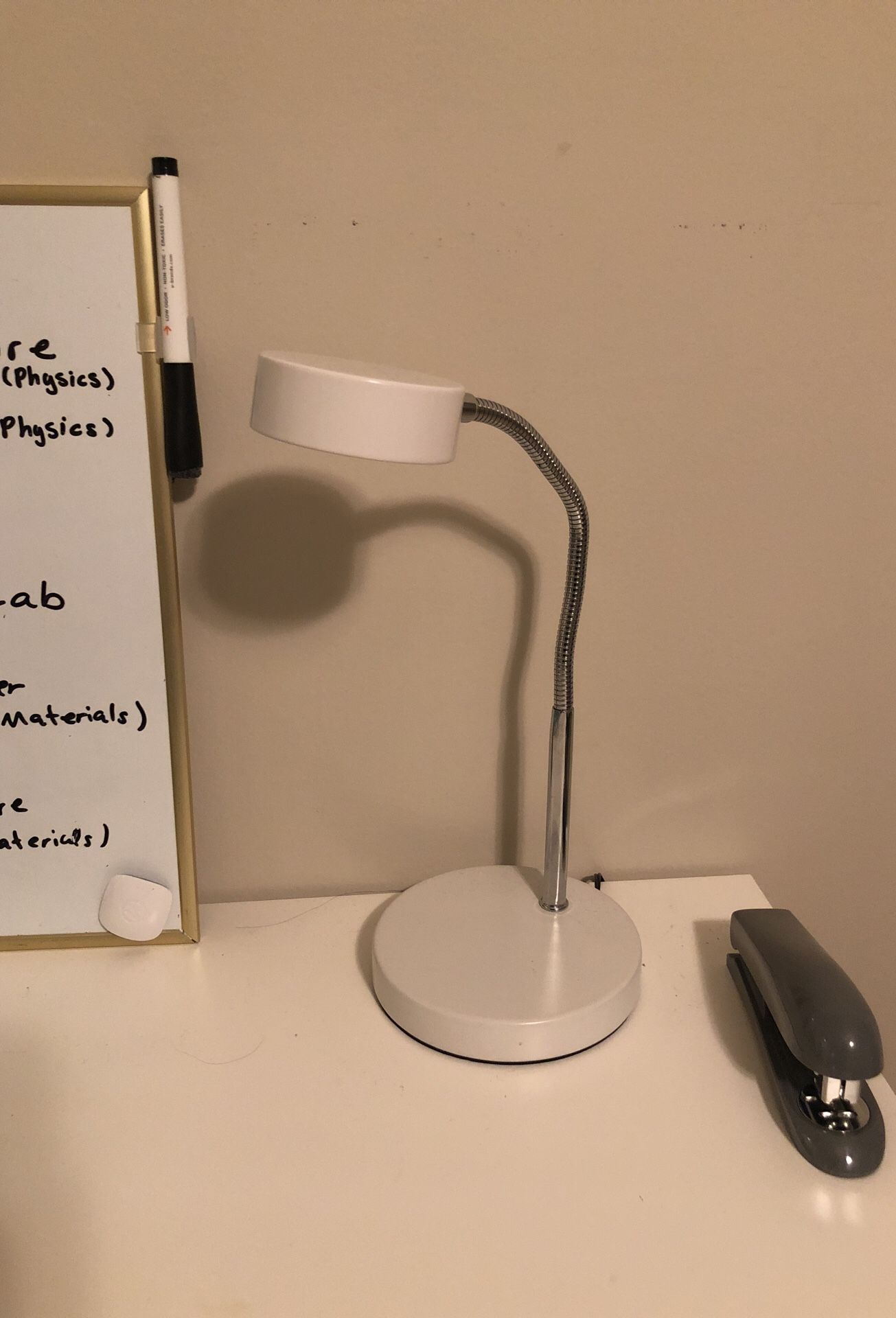 Desk lamp