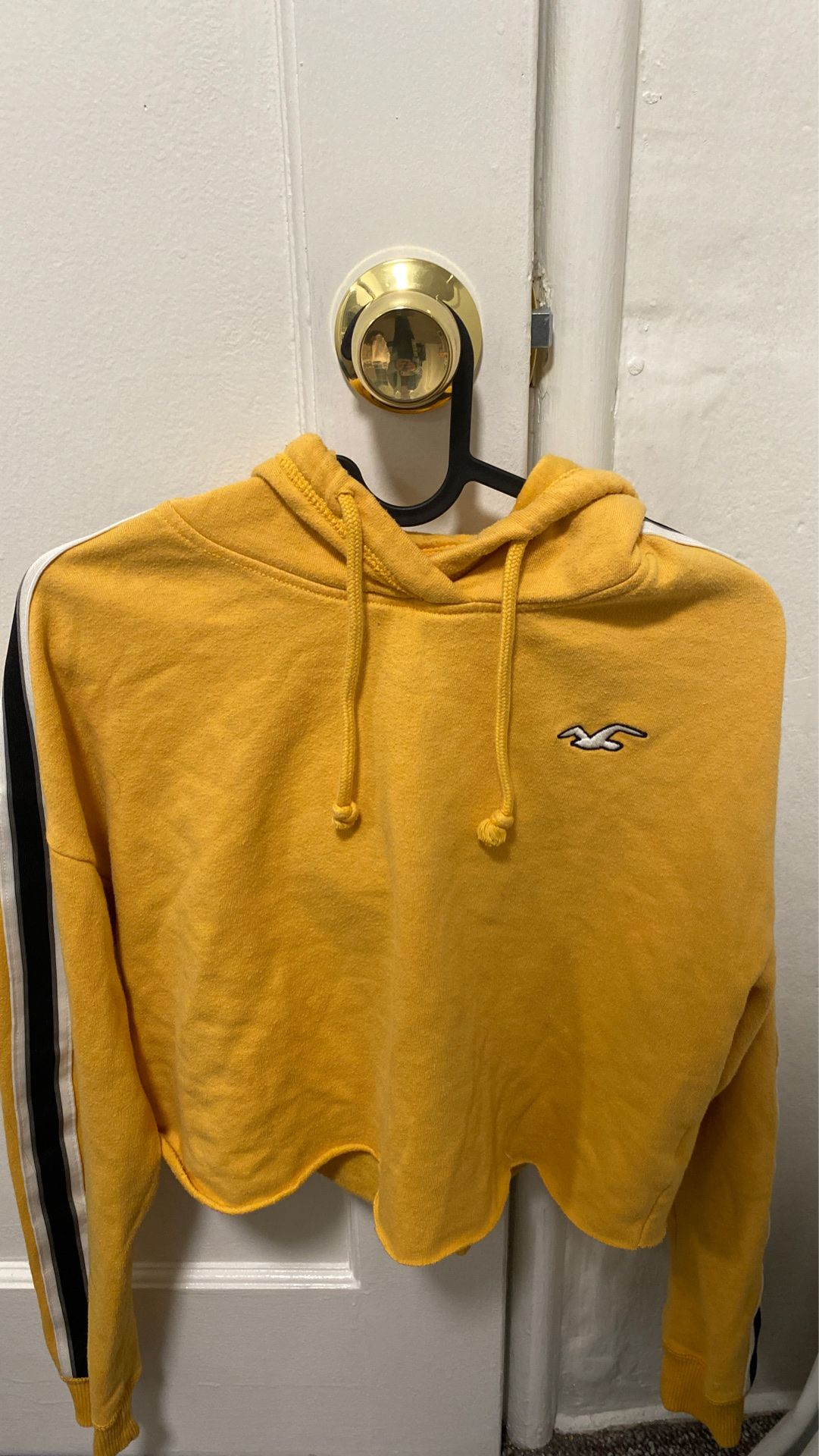 hollister cropped yellow hoodie
