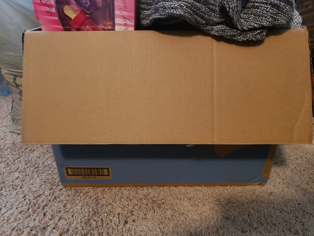 Closet Cleanout (Over 60+ Items All Together)
