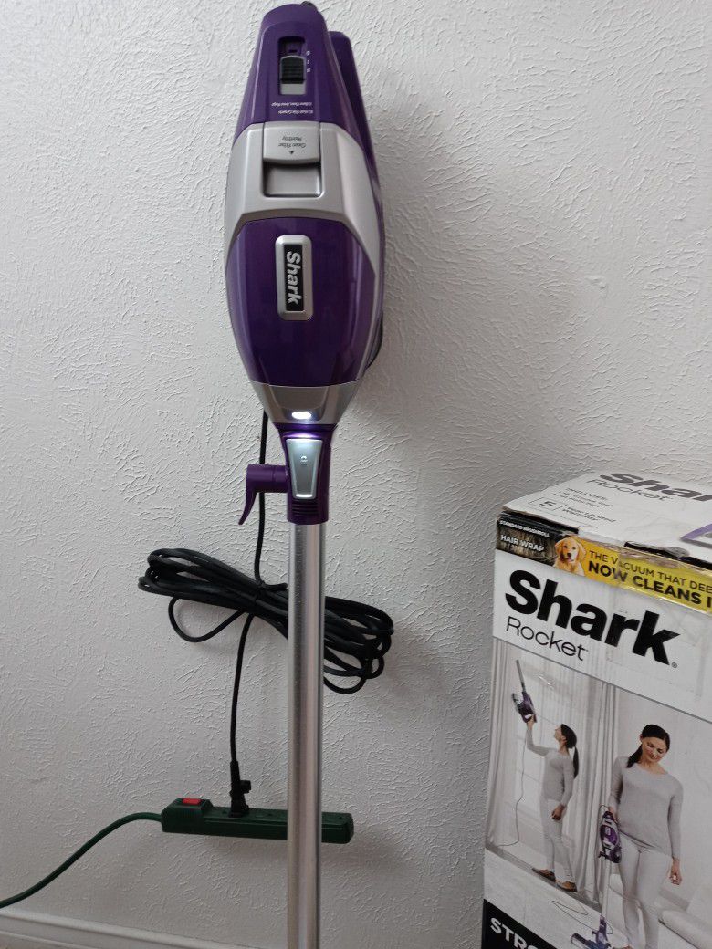 Shark ZS351 Ultra Light Rocket Corded Vacuum With Zero M Anti hair Wrap Technology XL Dust Cup. Handle Vacuum.