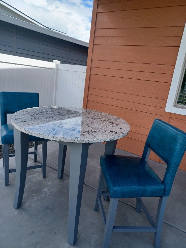 BEAUTIFUL BAR HEIGHT GRANITE TABLE 2 CHAIRS