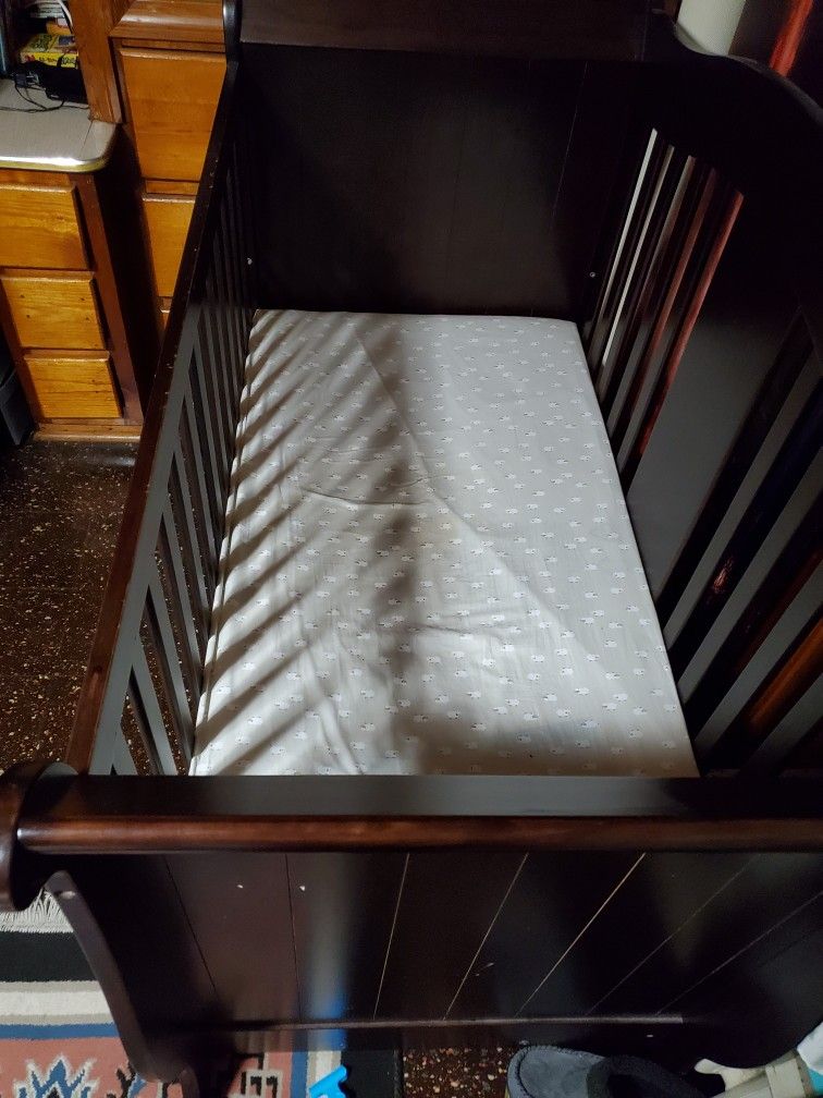 Crib/ Day Bed