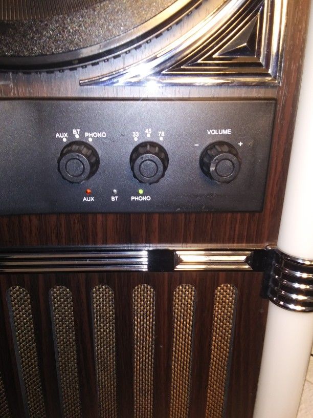 ART+SOUND AR3004 Bluetooth Wireless Jukebox with Vertical Record Player and Retro Light Show!
Details
Styled like a retro jukebox, this record player