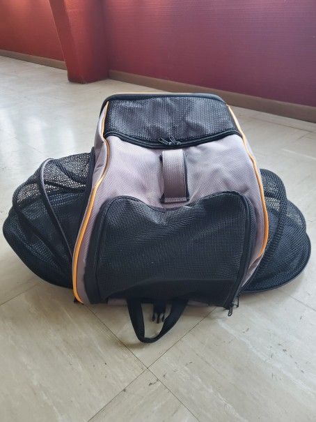 Pet carrier