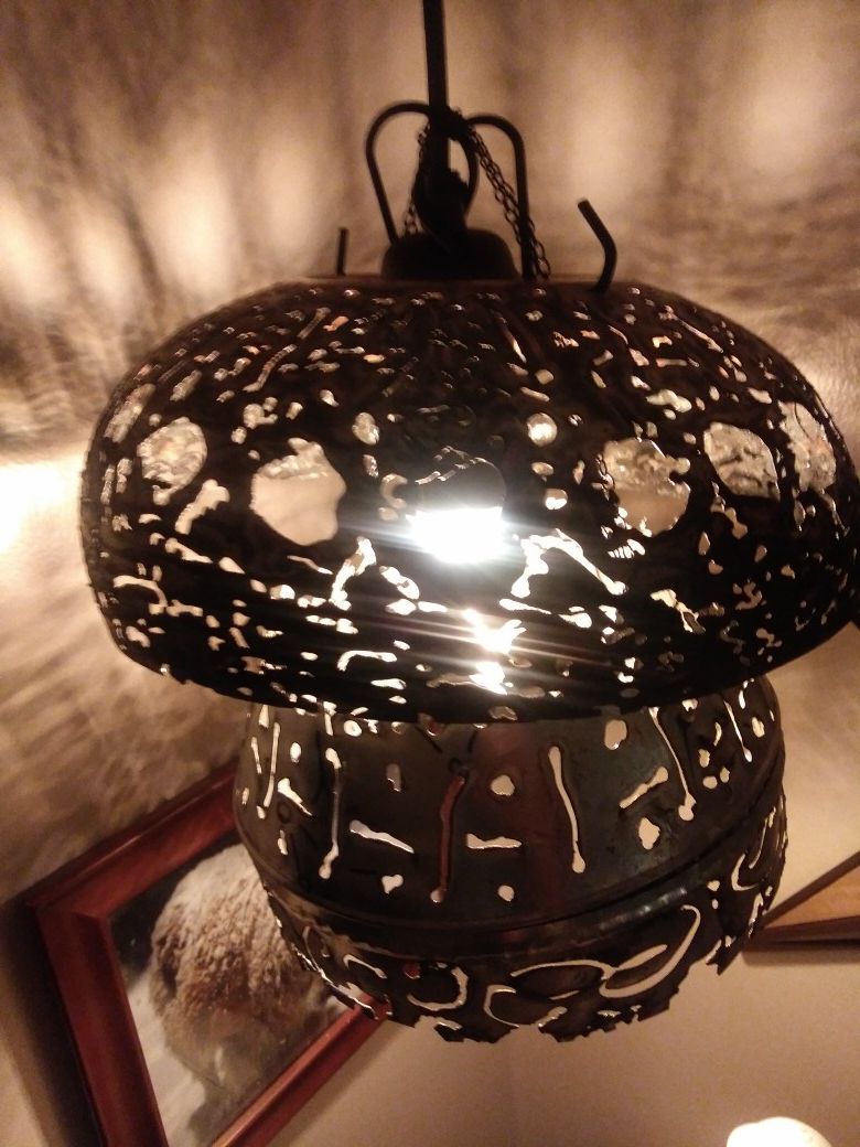 Made made metal hanging lamp