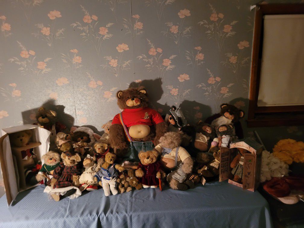 Huge Lot Of Teddy Bears 