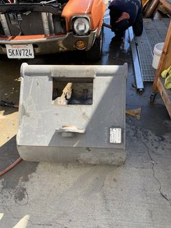 30”x30” excavator bucket Thumbnail