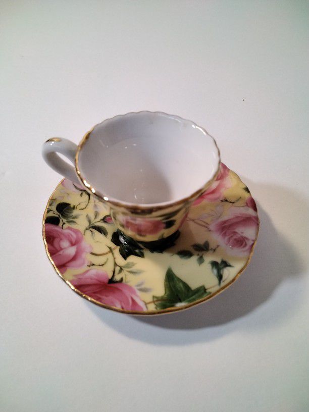 Very Small Tea Cup Thet Have Been Glued Together  .