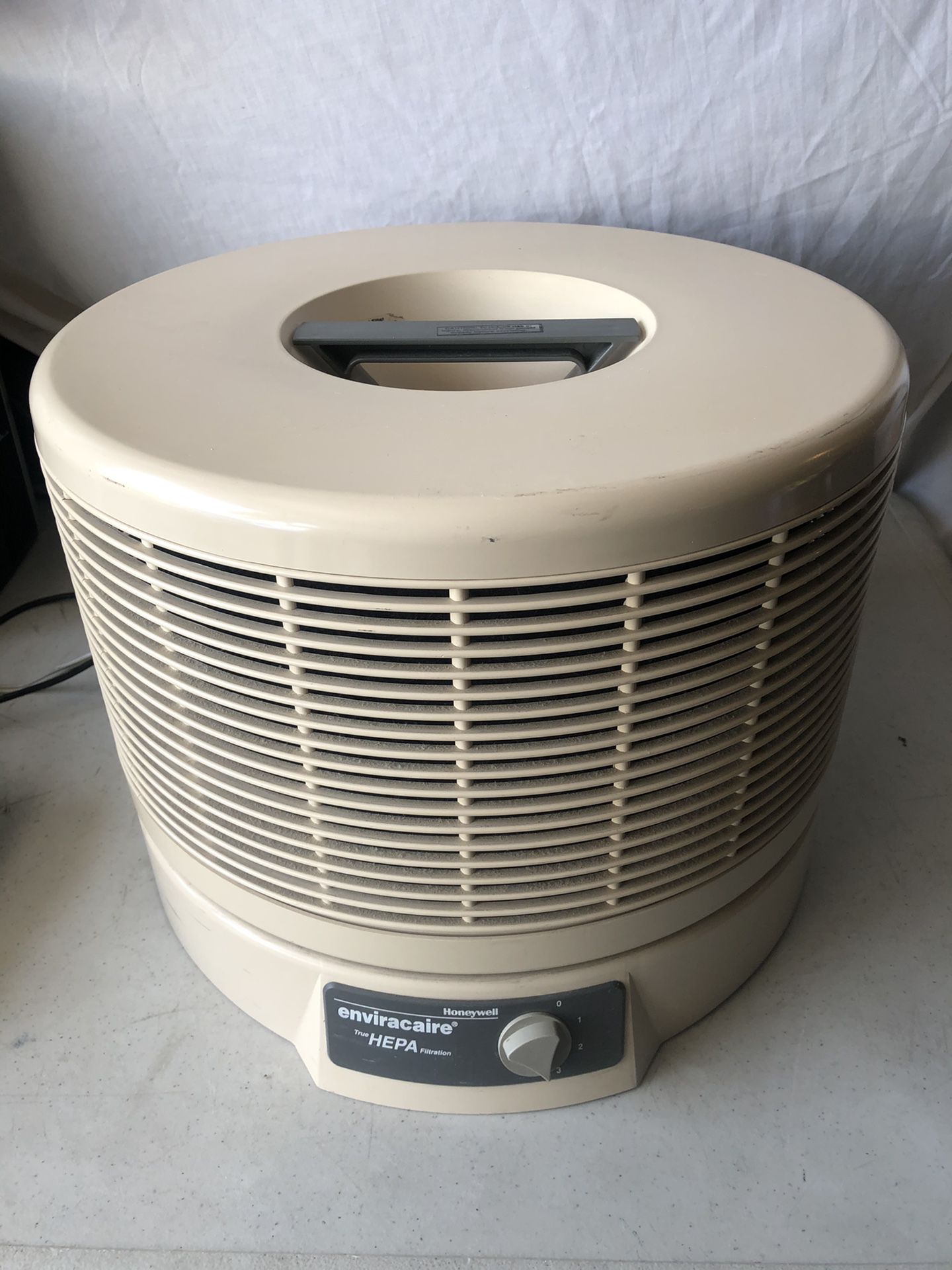 PRICE IS FIRM Honeywell 12520 HEPA Air Purifier COVERS 320 sq ft !!BRAND NEW FILTERS!! COMPLETELY CHANGES THE WHOLE AIR IN THE ROOM 6 times every hour