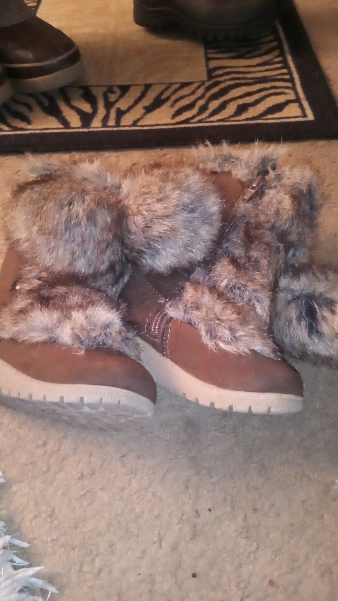 Infant size 7 snow boots super cute in great condition