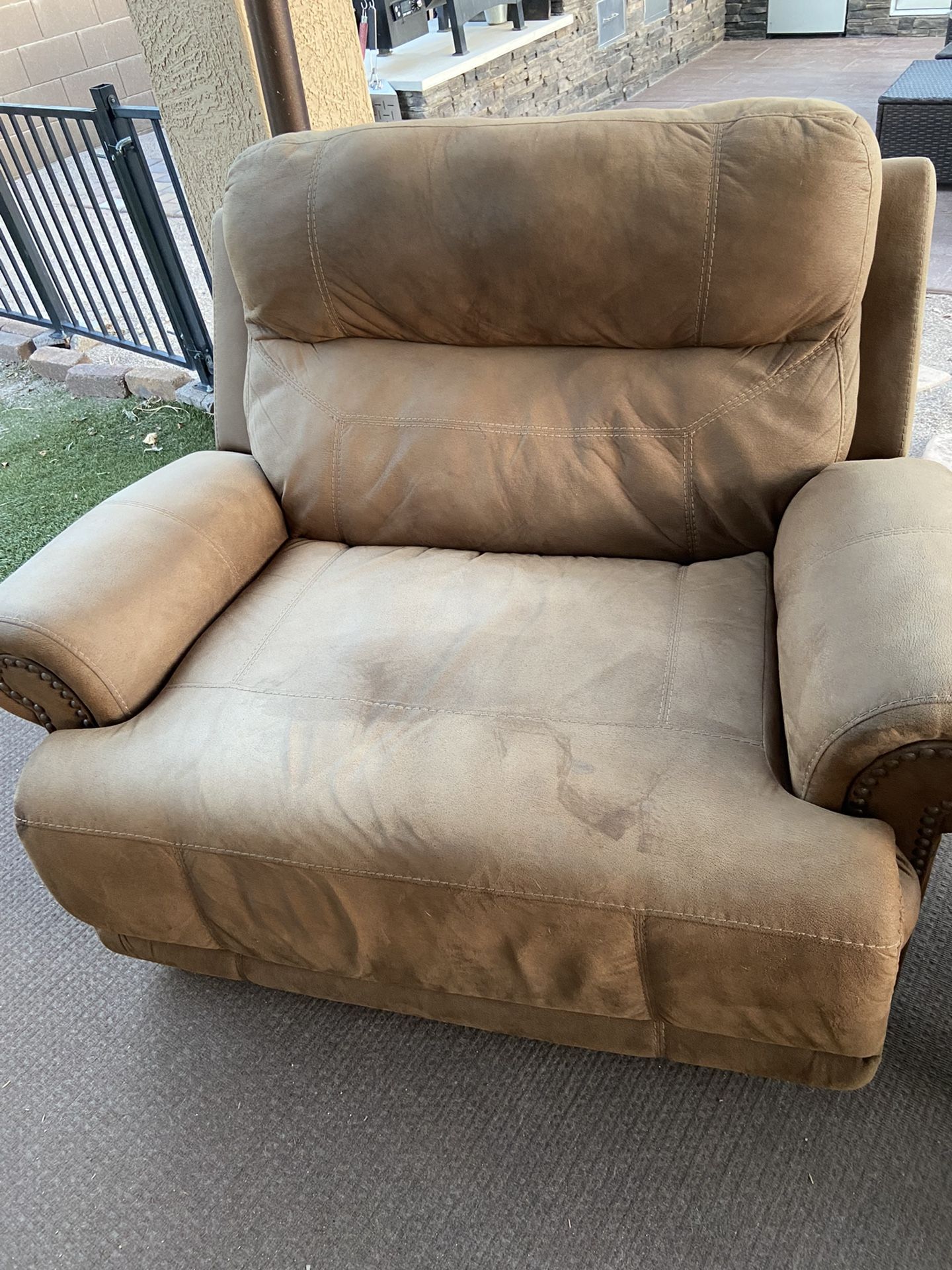 Large Oversized Recliner for Sale in Waddell, AZ OfferUp