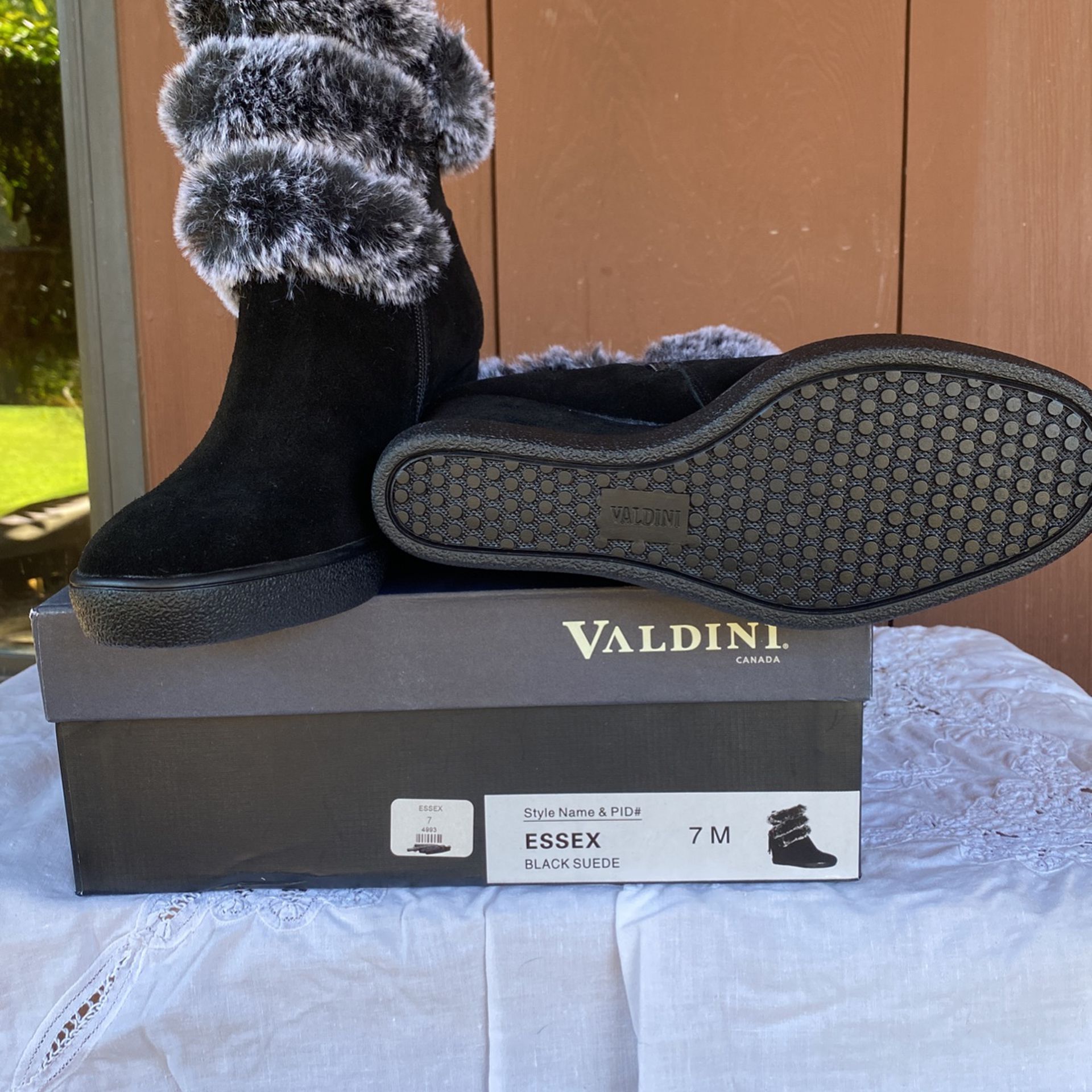 Valdini Canada Faux Fur / Black Suede Boot