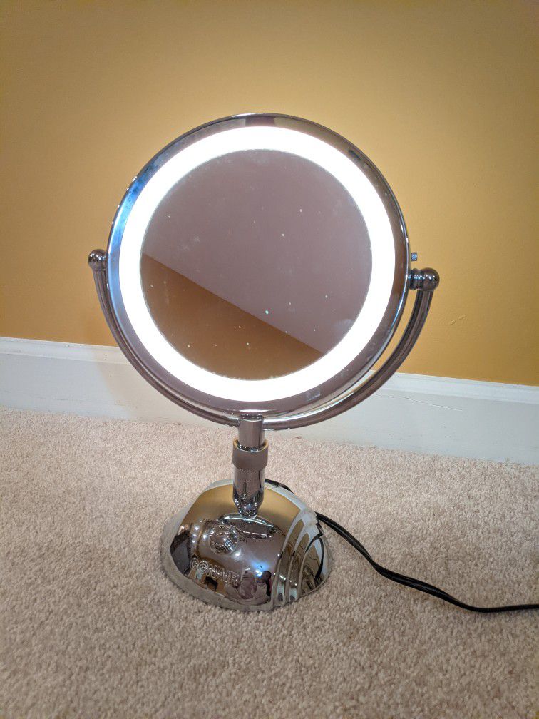 Magnifying Lighted Mirror 