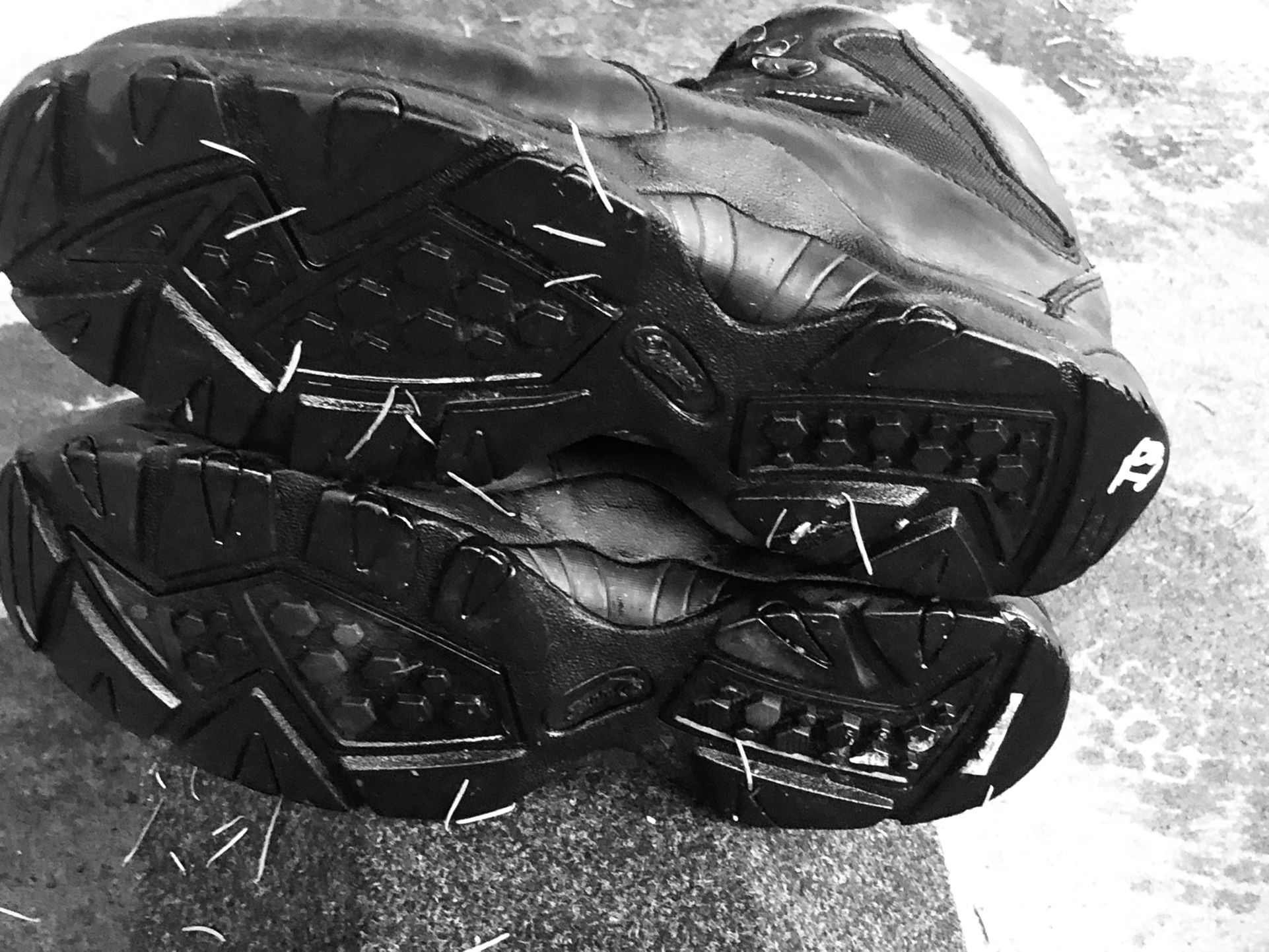 Danner Kinetic Men’s Black Leather/Nylon GTX Hiking Work Boots Size 11.5
