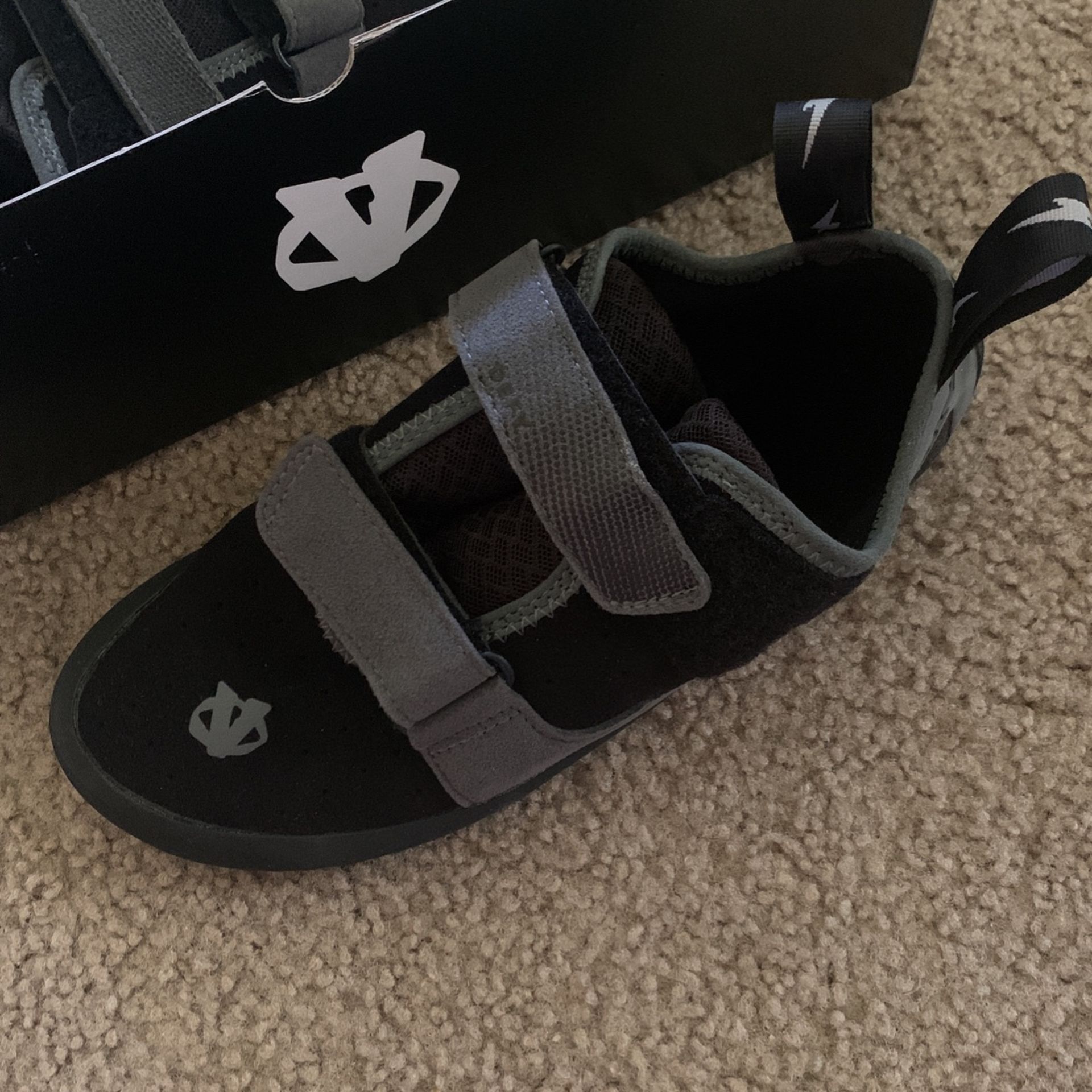 Evolv Trax climbing shoe, Size 10
