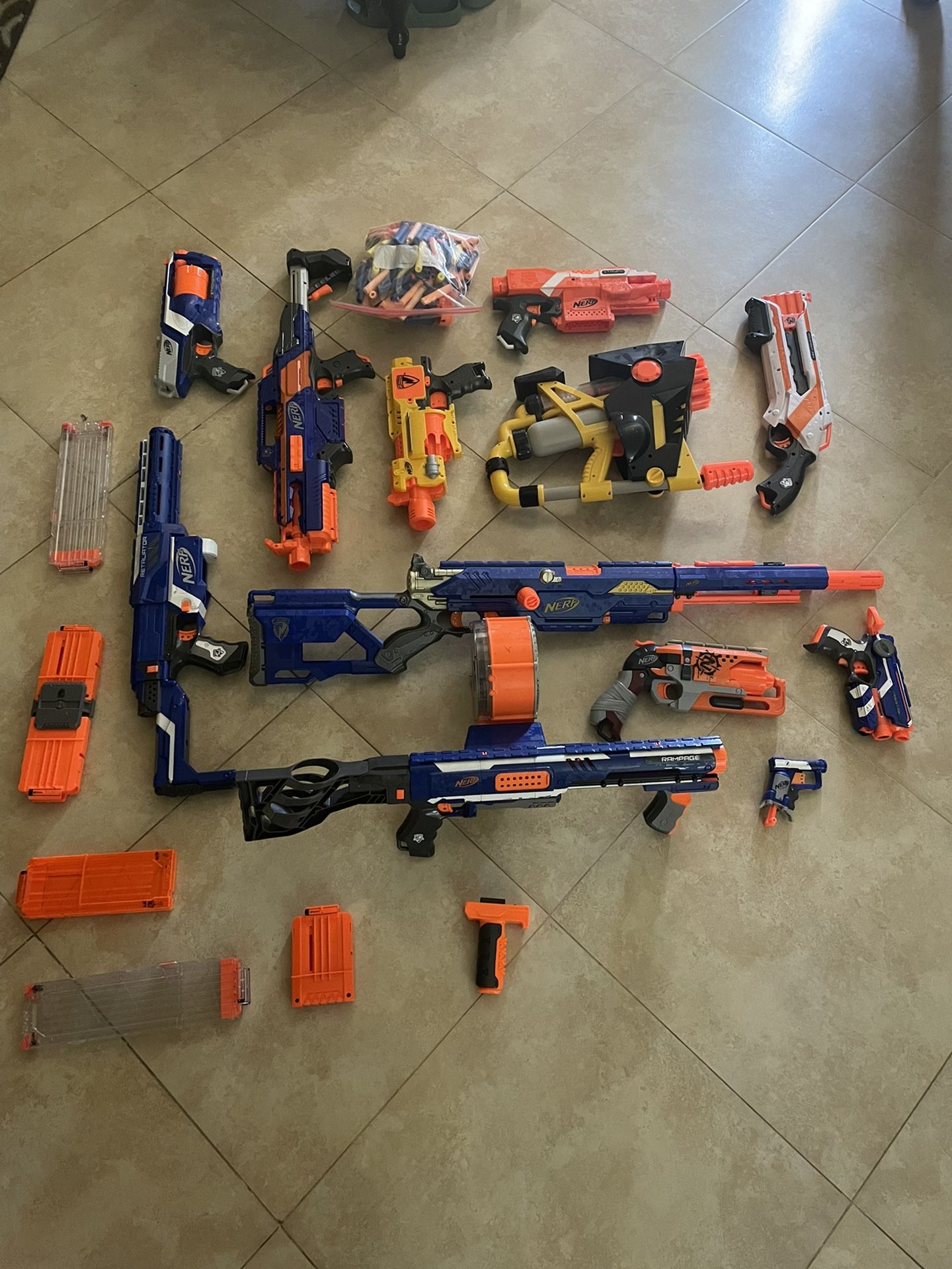 Nerf Guns With Bullets And Attatchements