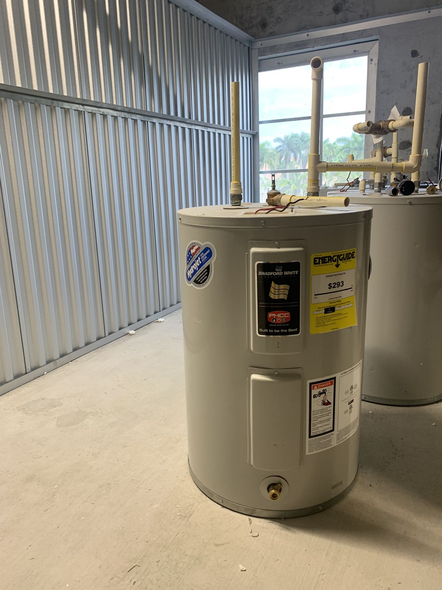 28 Gallon Electric Water Heater for Sale in Lake Worth, FL OfferUp