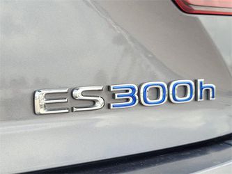 2015 Lexus ES 300h Thumbnail