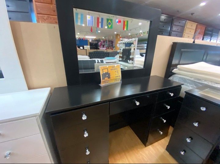 Vanity With Mirror / Tocador Vanity Con Espejo